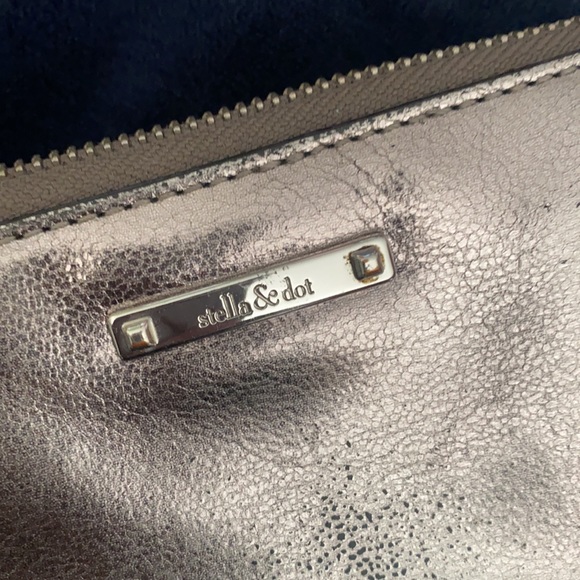 Stella & dot silver tone metallic large wallet - Picture 3 of 10